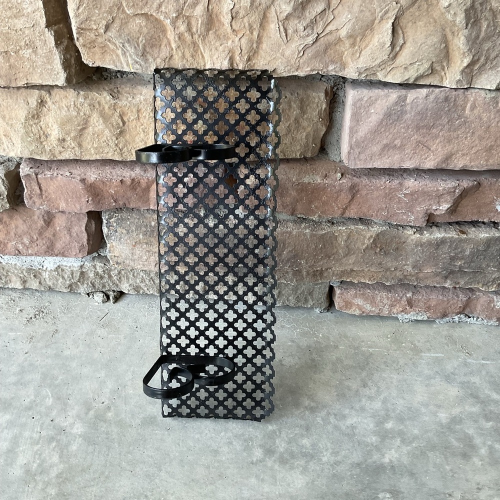 Vintage Mid-Century Modern Metal Rectangular Open Quatrefoil Wall Shelf - Picture 8 of 11